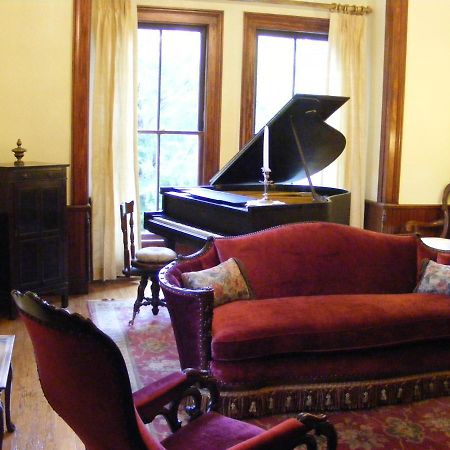 Adair Manor Bed & Breakfast Adairsville Bagian luar foto