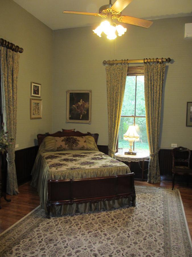 Adair Manor Bed & Breakfast Adairsville Bagian luar foto