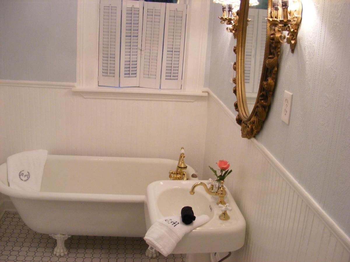 Adair Manor Bed & Breakfast Adairsville Bagian luar foto